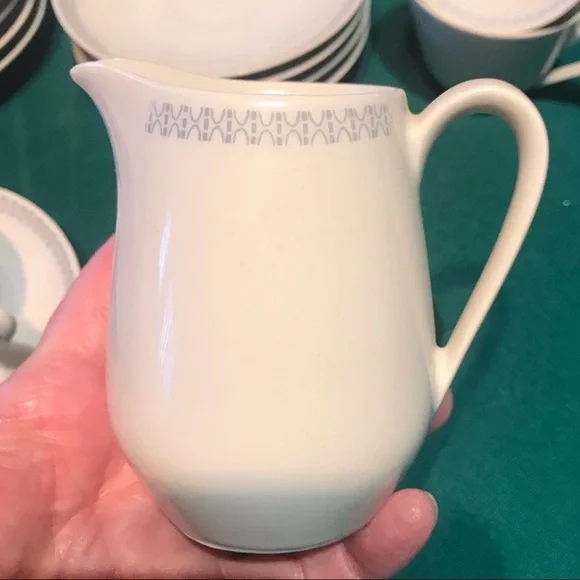 22pc Coffee/Tea Set w/a delicate blue trim design is made in Germany by Colditz - Picture 4 of 11